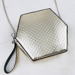 ❤️Host Pick❤️New! Gold Hexagon Crossbody Zipper Handbag Silver